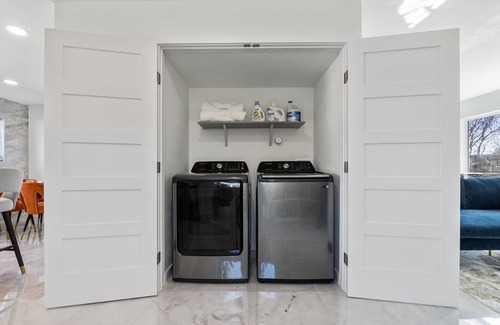 Allandale House | Upscale Getaway with Ping-Pong, Hammocks, and Tennis. Pet-Friendly!