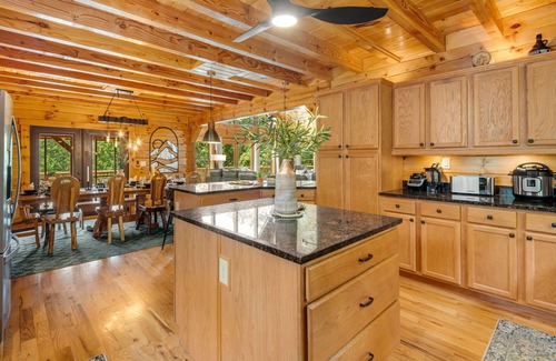 Black Mountain Cabin | Upscale log cabin: Sauna, Hot Tub, Game Room