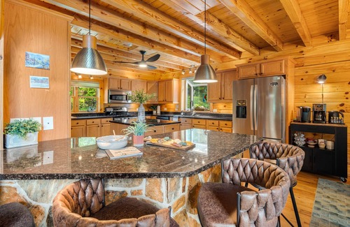 Black Mountain Cabin | Upscale log cabin: Sauna, Hot Tub, Game Room