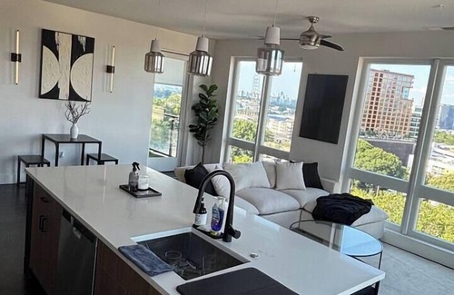 Home Park Apartment | Upscale Midtown Retreat ✨ Modern Comfort, Free Parking & Close to Mercedes-Benz