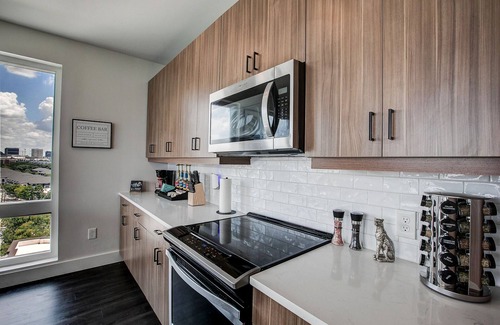 Home Park Apartment | Upscale Midtown Retreat ✨ Modern Comfort, Free Parking & Close to Mercedes-Benz