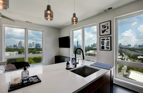 Home Park Apartment | Upscale Midtown Retreat ✨ Modern Comfort, Free Parking & Close to Mercedes-Benz