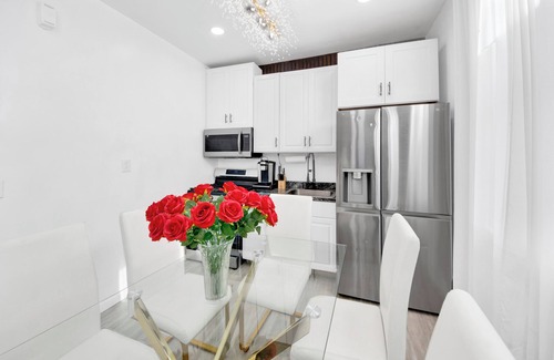 Southeast Yonkers House | Upscale NYC Home Outdoor Gym + Easy Parking!