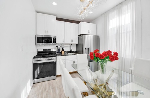 Southeast Yonkers House | Upscale NYC Home Outdoor Gym + Easy Parking!