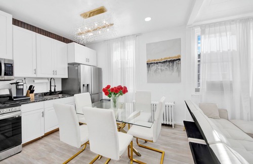 Southeast Yonkers House | Upscale NYC Home Outdoor Gym + Easy Parking!