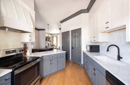 Old West Broad Neighborhood House | Upscale Renovation - Free Parking
