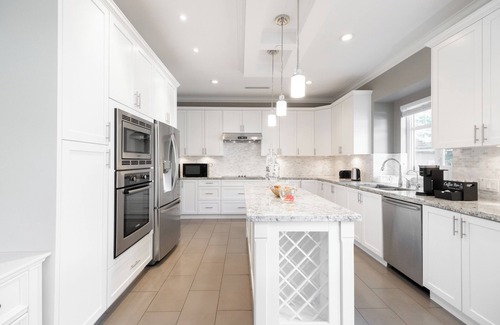 Kerrisdale House | Upscale Villa in quiet street with grand family living space and luxury bedrooms