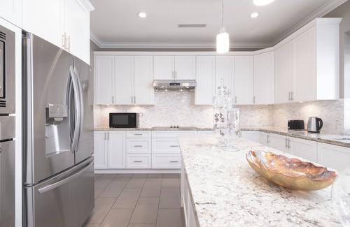 Kerrisdale House | Upscale Villa in quiet street with grand family living space and luxury bedrooms