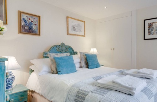 Colyton House | Upside Down Cottage - One Bedroom House, Sleeps 2
