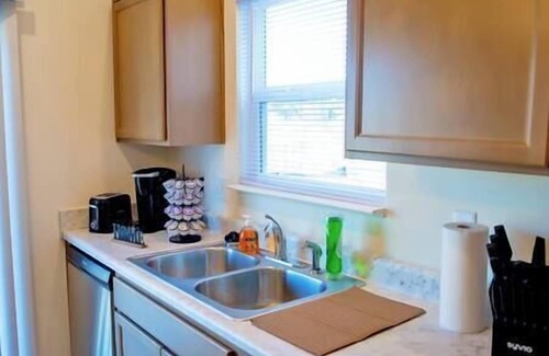 Acton House | Upsize-Wifi, Parking, Massage Chair, Washer/Dryer