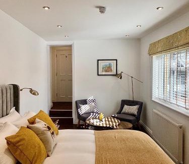 Barbourne Hotel | Upstairs at 33 - Self check in boutique accommodation in Worcester Centre