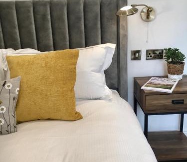 Barbourne Hotel | Upstairs at 33 - Self check in boutique accommodation in Worcester Centre