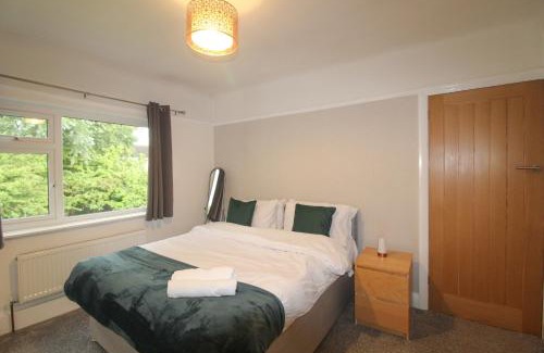 Greasby Apartment | Upton Hidden Garden Retreat