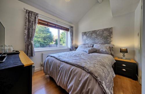 Wirral House | Upton Village Guest House