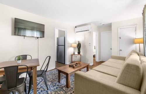 Avondale House | Uptown Apartment, Near Parks! The Bricks Unit 3