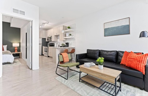 Uptown Apartment | Uptown Apt | Near Lake Bde Mka, Downtown & Museums