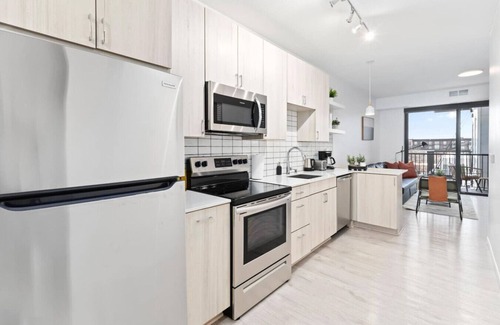 Uptown Apartment | Uptown Apt | Near Lake Bde Mka, Downtown & Museums