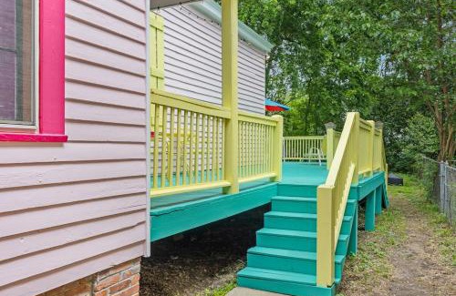Columbus Apartment | Uptown Colorful Cottage by the Riverwalk