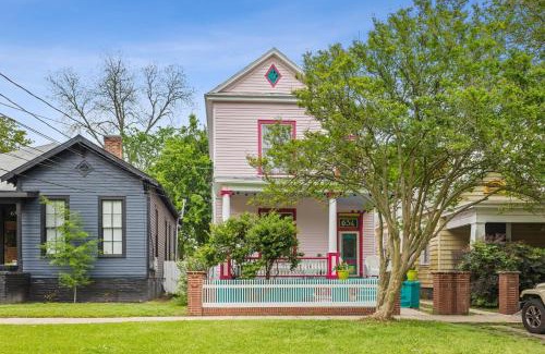 Columbus Apartment | Uptown Colorful Cottage by the Riverwalk
