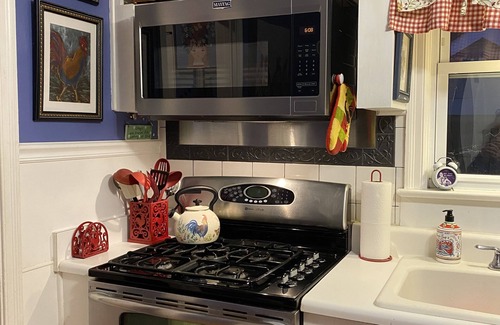 High Point House | Uptown Oasis Eclectic Cottage