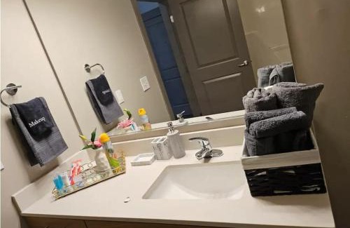 Fourth Ward Apartment | Uptown Stay and Adventures with Pool, Bars & Shops