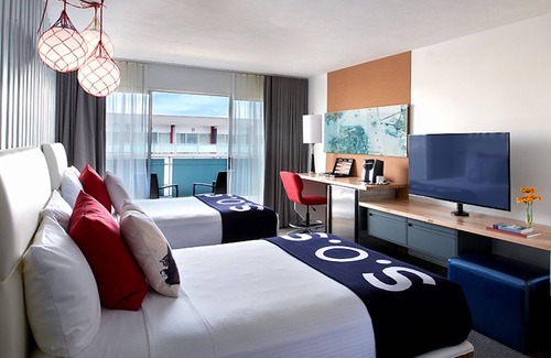 Fisherman's Wharf Hotel | Urban Bay Escape | 3 Units with Views, Art, Games & Iconic Attractions