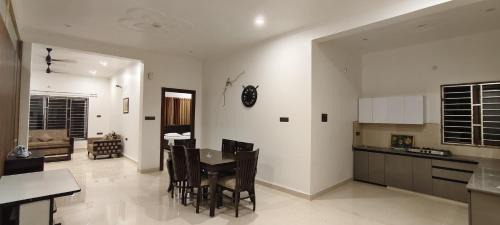Varanasi Apartment | Urban Bliss- Luxury Villa- Gym, library, 5 Min DLW, 10 Min Station & BHU