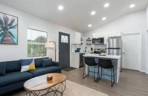 St. Petersburg - Clearwater Apartment | Urban Blue Tree House