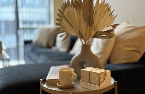 Bordesley Apartment | Urban Chic: 2BR + FREE Parking