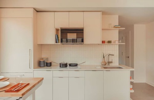 Old Fourth Ward Hotel | Urban-Chic Haven | Perfect for Market Trips, Park Walks & City Exploring