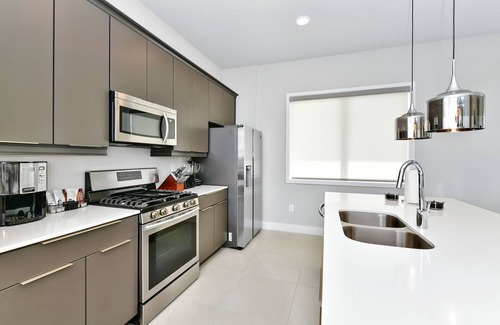 Reunion Hotel | Urban Condo near Disney with Resort & Waterpark Access - B2-108