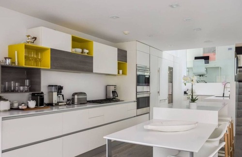 Bloor-Yorkville House | Urban Elegance Home in Yorkville|3bed3bths Parking