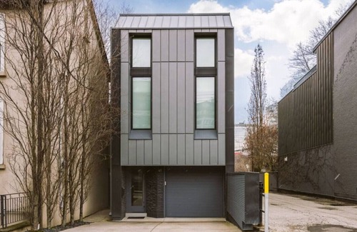 Bloor-Yorkville House | Urban Elegance Home in Yorkville|3bed3bths Parking