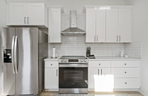 Tobin Hill House | Urban Elegance Retreat ideal location 5 minute walk to The Pearl, N. Riverwalk