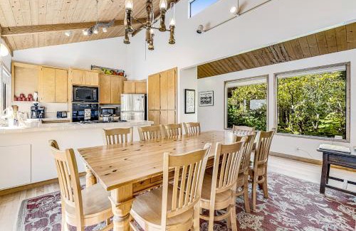 Sea Ranch House | Urban Escape Compound