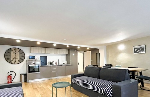 Quartier du Mail Apartment | Urban Flat 89 - Charming 3 Bedroom Flat in Paris
