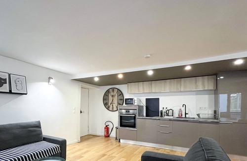 Quartier du Mail Apartment | Urban Flat 89 - Charming 3 Bedroom Flat in Paris