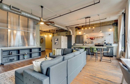 Civil Rights Historic District Apartment | Urban Flat | Covered Parking | Sleeps 8 | Downtown