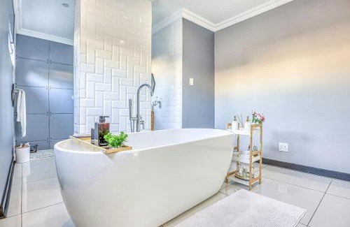 Greater Johannesburg Metropolitan Area House | Urban Nest Retreat