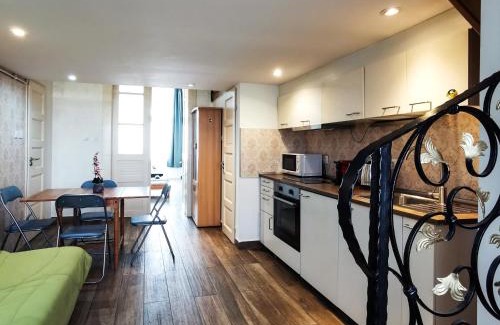 Palace District Apartment | Urban Oasis close to the area of Universities