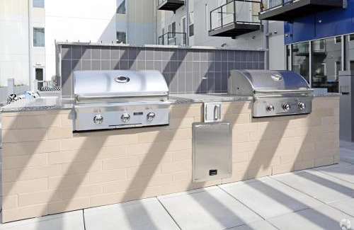 Downtown Des Moines Apartment | Urban Oasis Downtown Condo with Skywalk Access 4