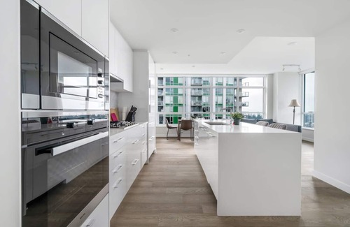 Vancouver Apartment | Urban Oasis: Stylish Apartment Retreat at UBC