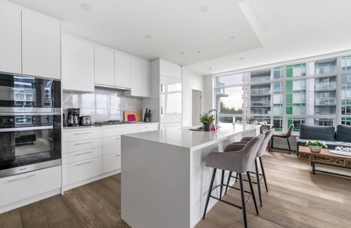 Vancouver Apartment | Urban Oasis: Stylish Apartment Retreat at UBC