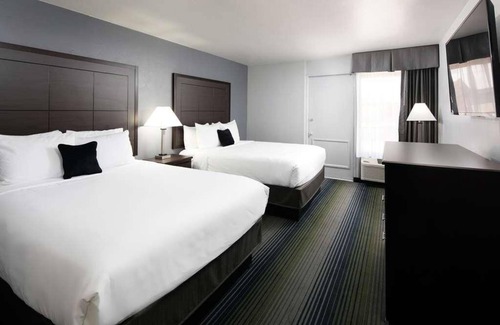 Downtown Tucson Hotel | Urban Retreat in the Heart of Tucson! 2 Family-friendly Units! Outdoor Pool!