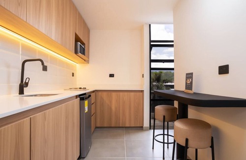 San Diego Apartment | Urban Retreat – Jacuzzi, Cowork, 1BR Bliss