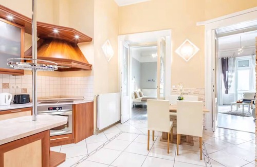 Ujlipotvaros Apartment | Urban Stay – Between Island and Parliament