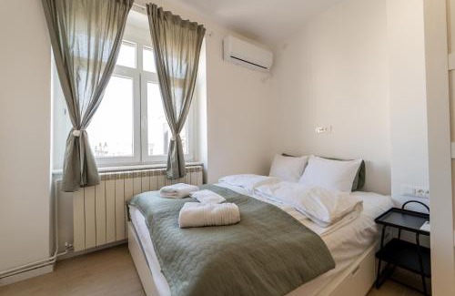 Kosancicev Venac Apartment | Urban Stroll Retreat