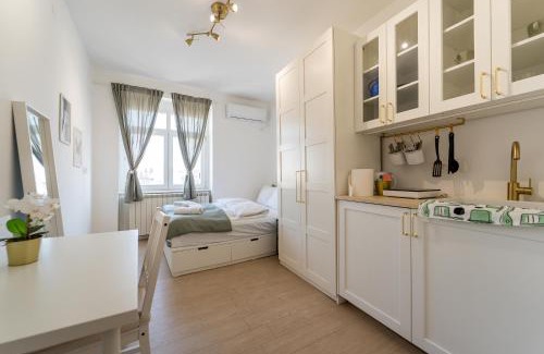 Kosancicev Venac Apartment | Urban Stroll Retreat