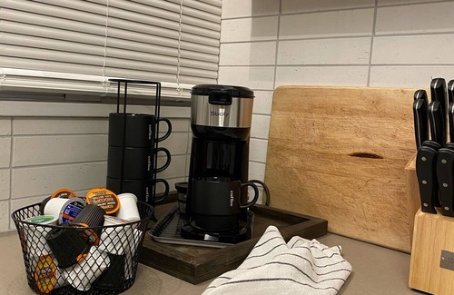 Burley Apartment | “𝕌𝕣𝕓𝕒𝕟 𝕊𝕦𝕚𝕥𝕖“ 1 bedroom, Lots of Style 🤍 Suite #2