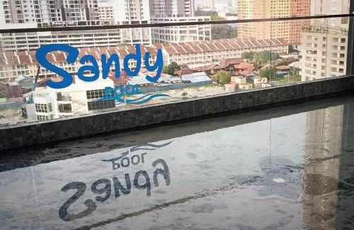 George Town Apartment | Urban Suites 3 Rooms, Cat Theme & Romantic